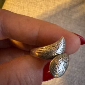 Elegant Sterling Silver Engraved Women's Ring